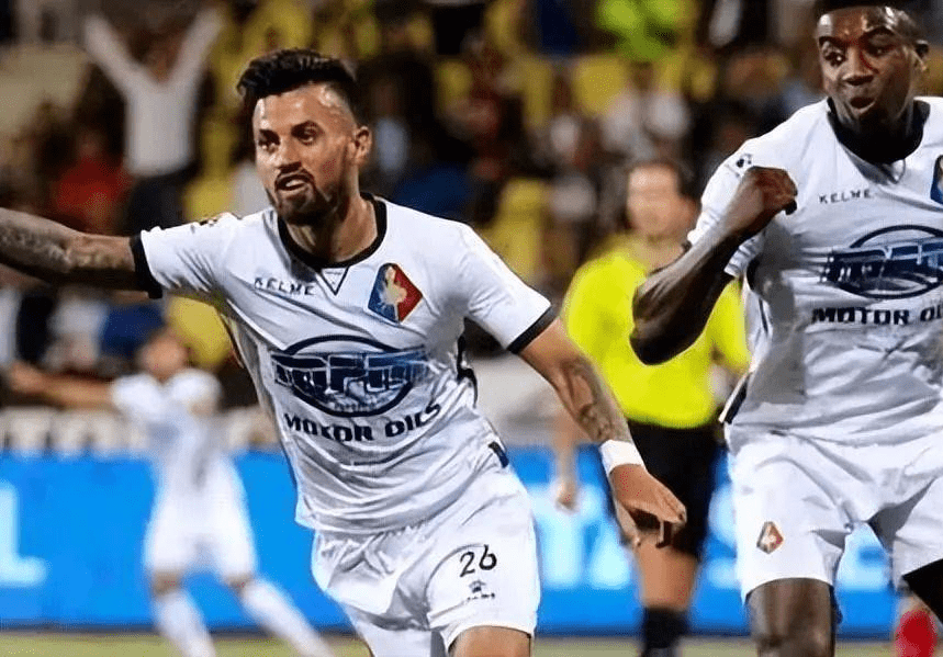 但她利用多 但她利用多